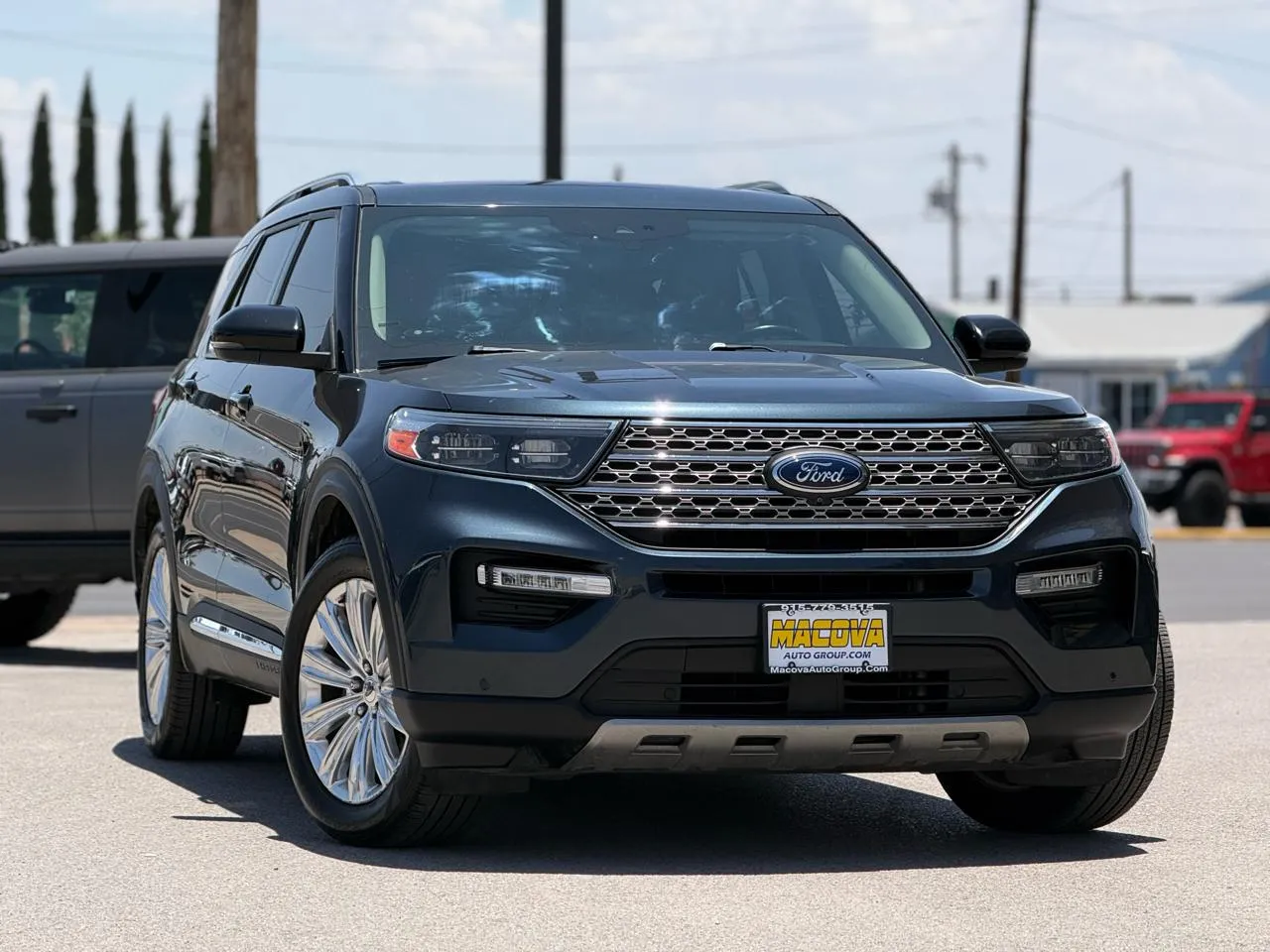 Ford Explorer photo 2