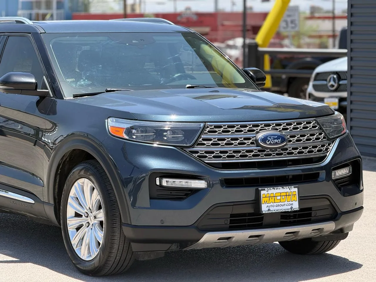 Ford Explorer photo 8