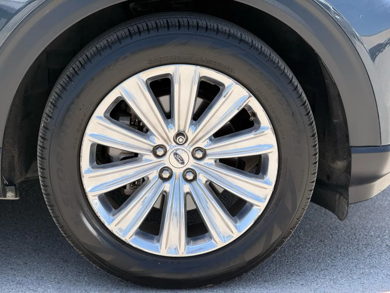 Ford Explorer photo 10