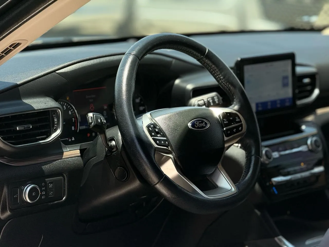 Ford Explorer photo 11