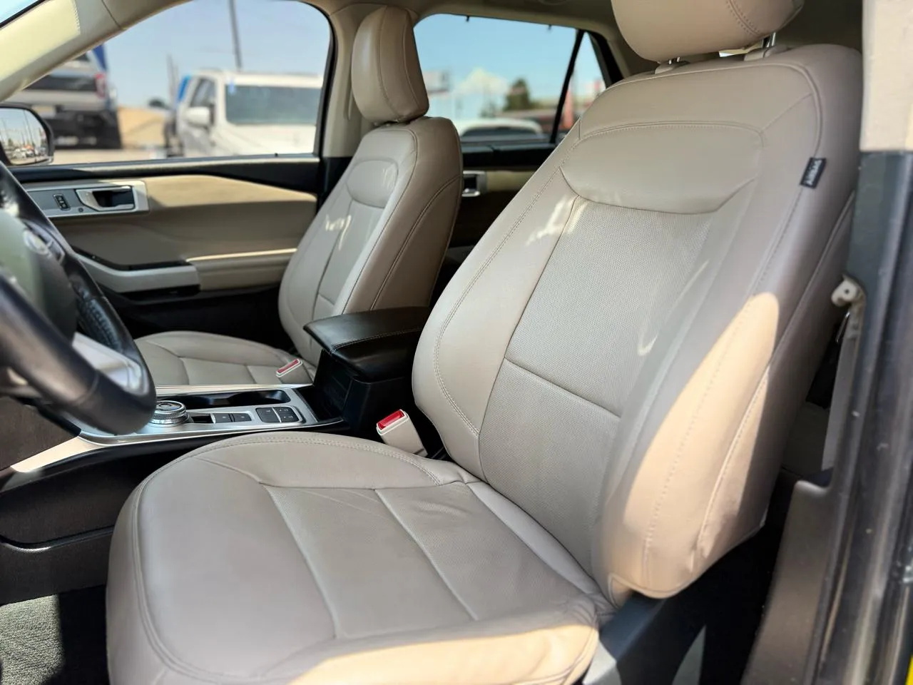 Ford Explorer photo 12