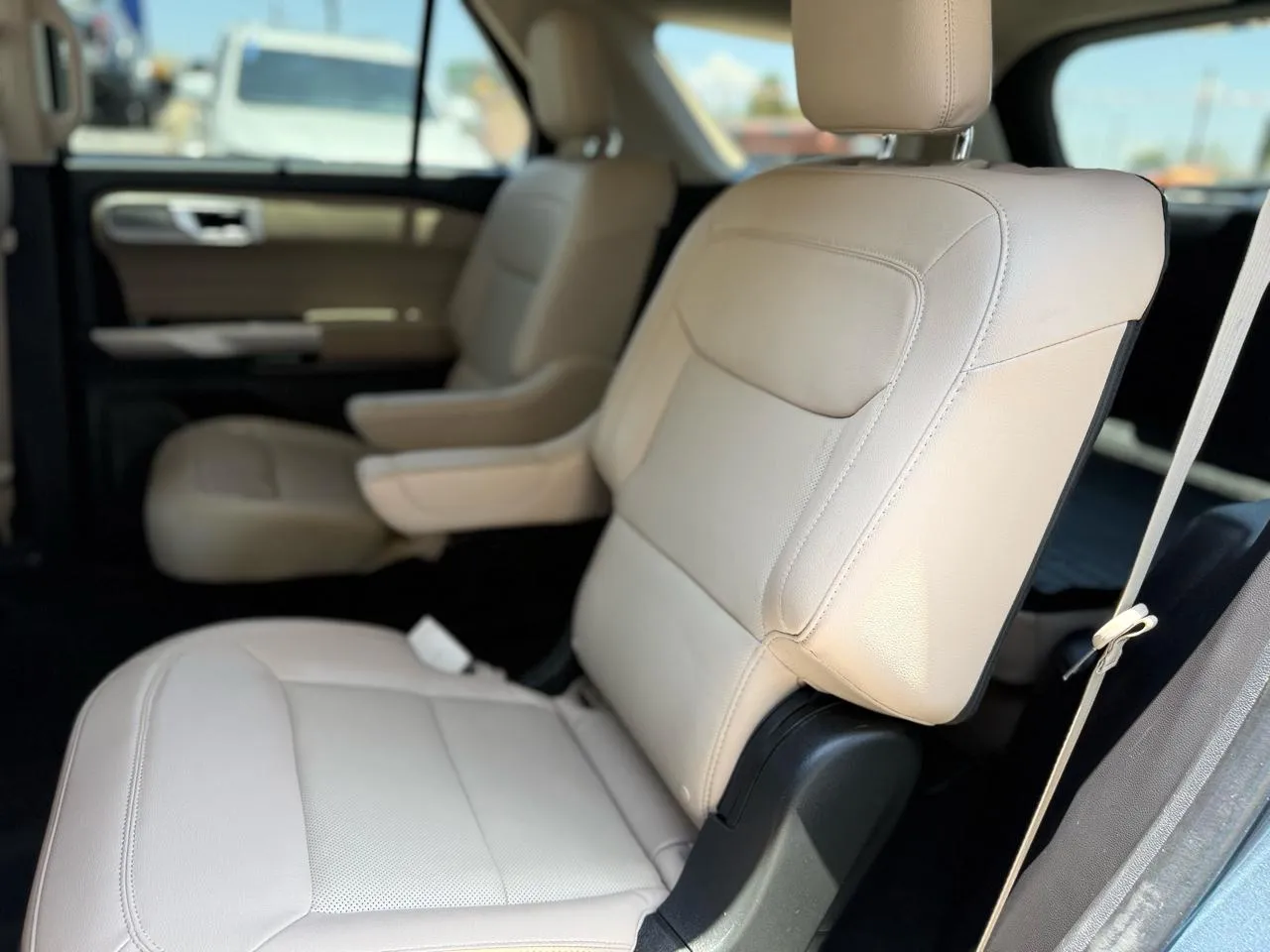 Ford Explorer photo 13