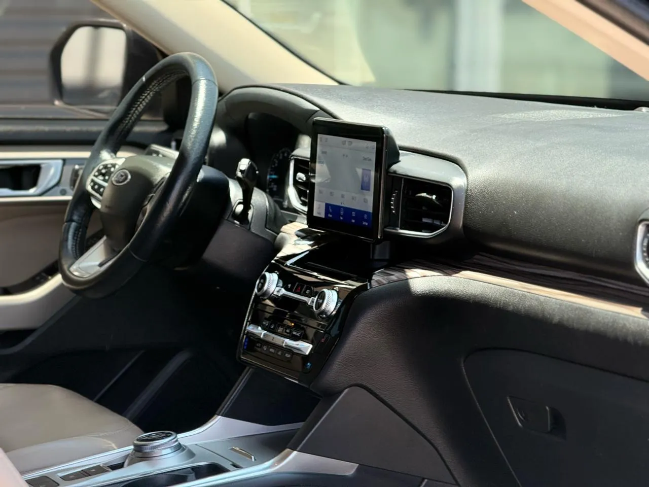 Ford Explorer photo 15