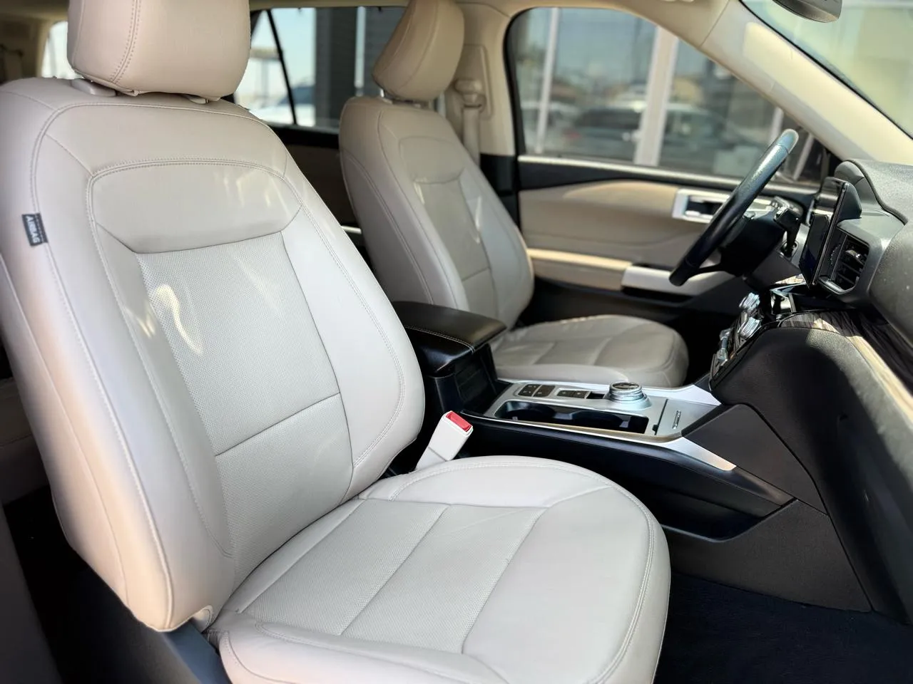 Ford Explorer photo 16