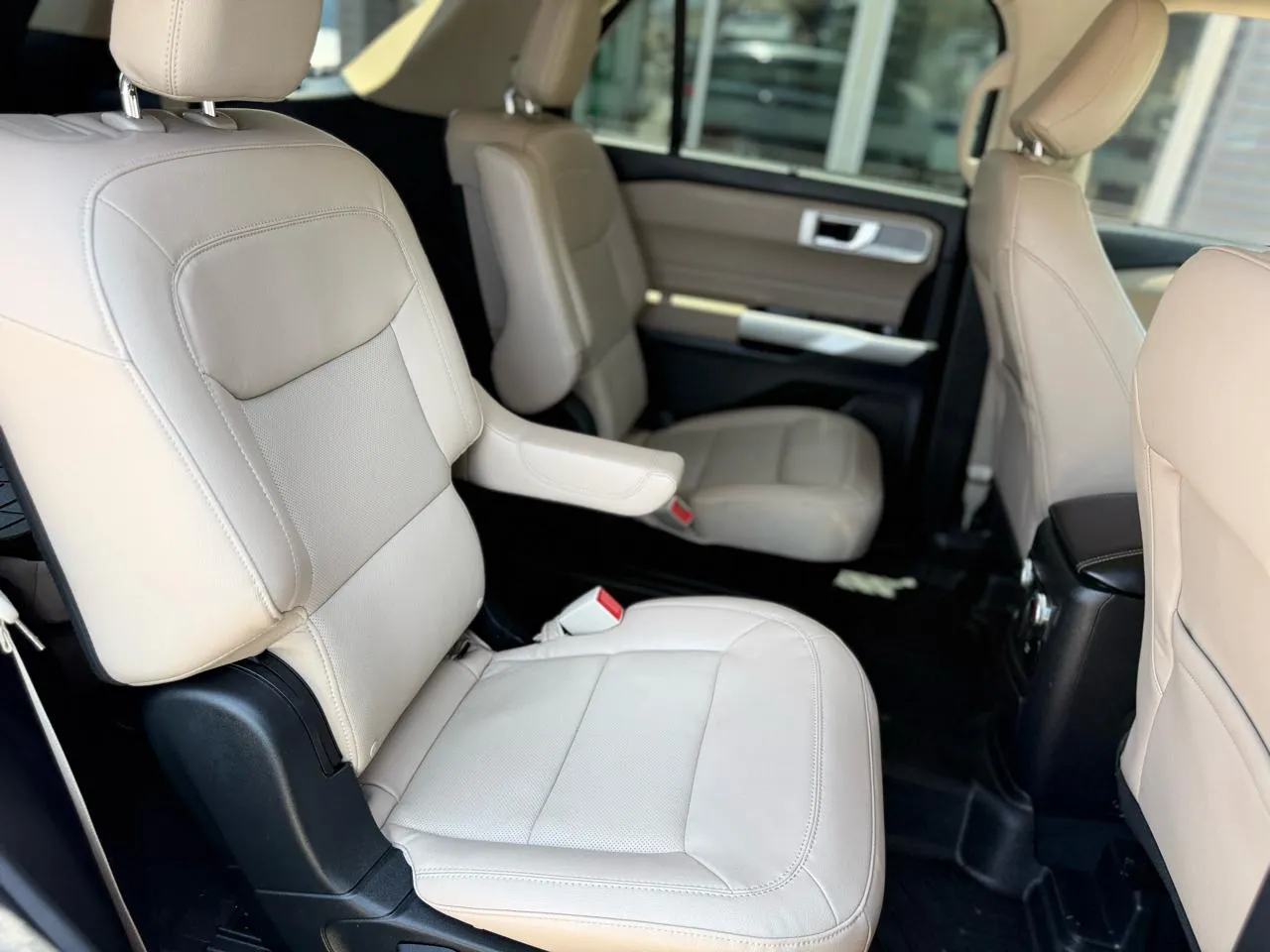 Ford Explorer photo 17
