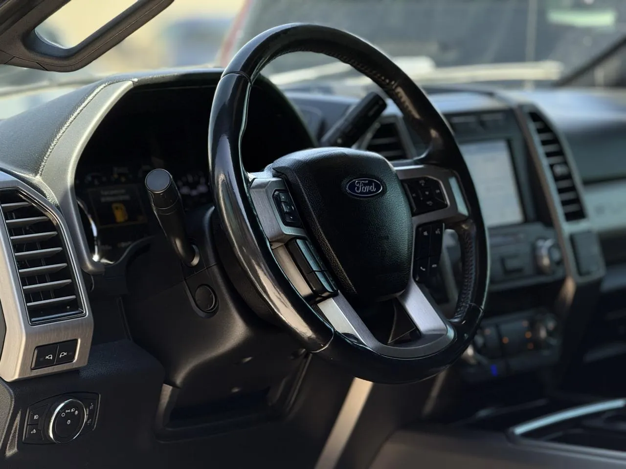 Ford F-250SD photo 8