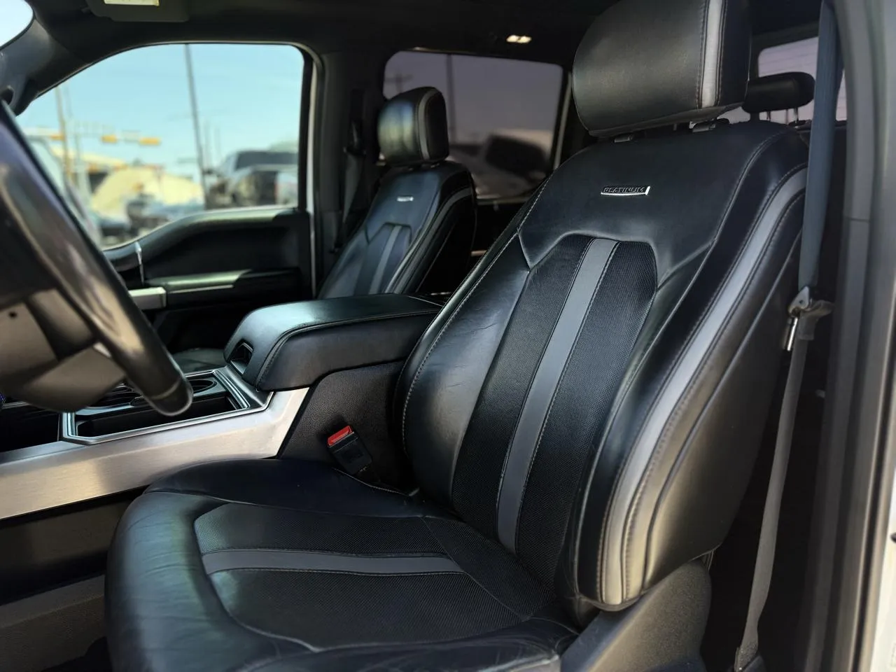 Ford F-250SD photo 9