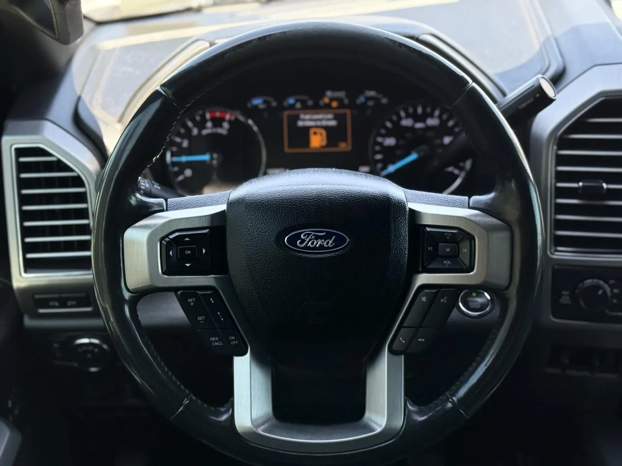 Ford F-250SD photo 17
