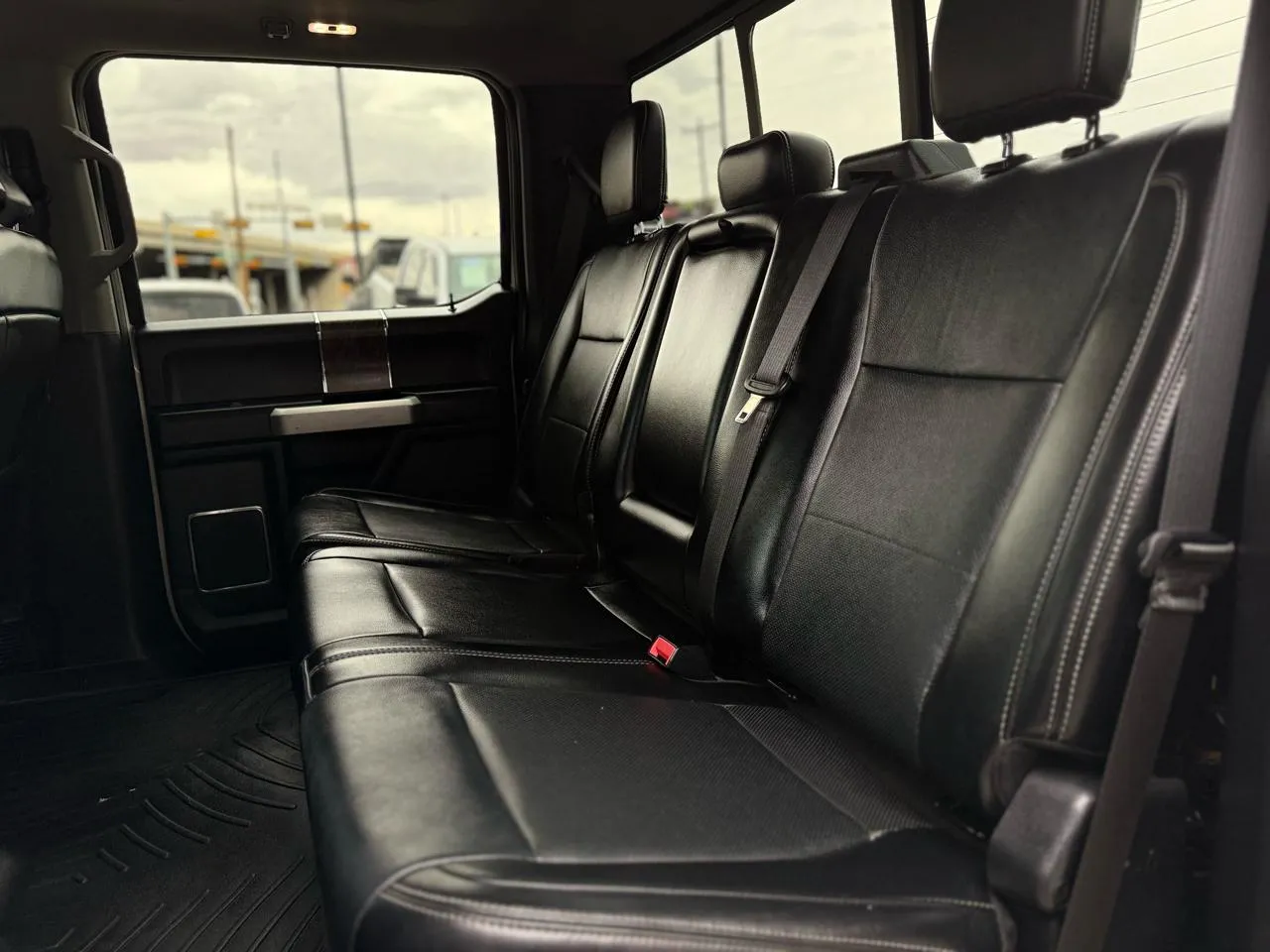 Ford F-250SD photo 11