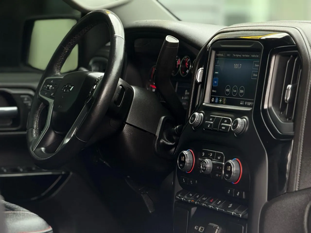 Chevrolet Silverado photo 14