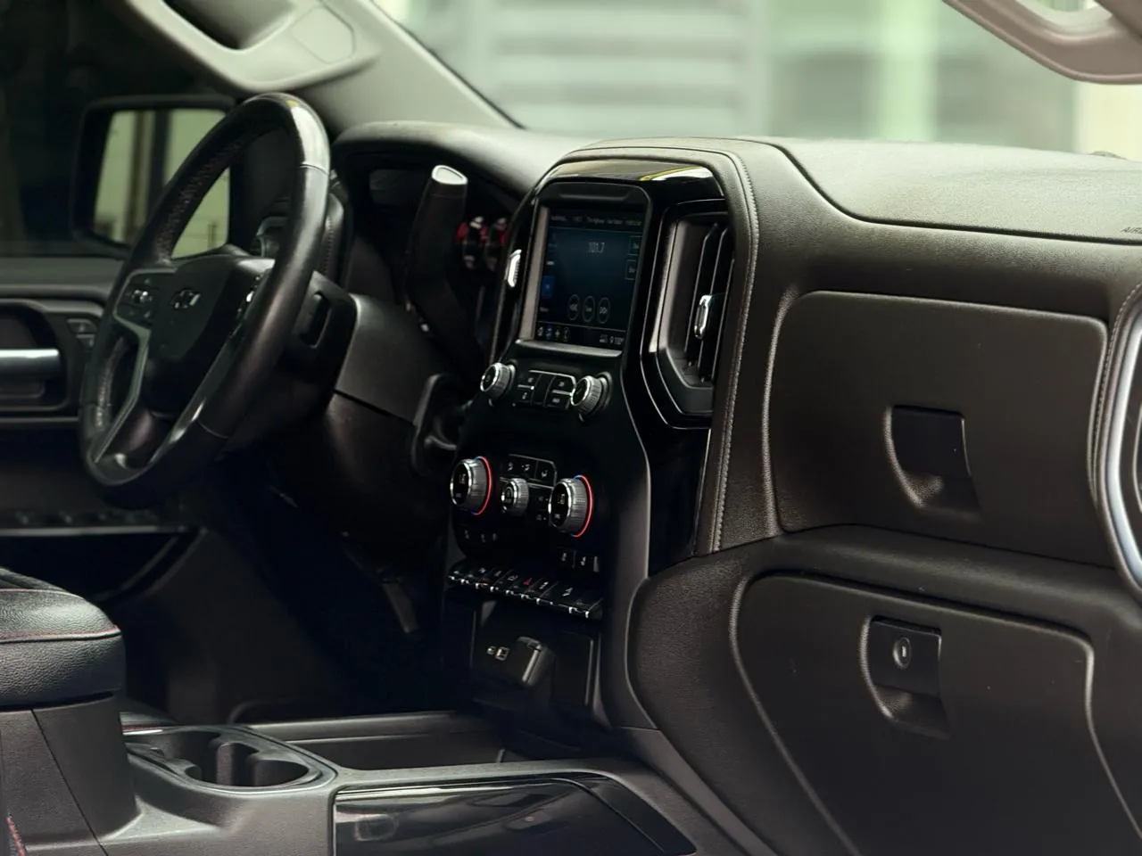 Chevrolet Silverado photo 15