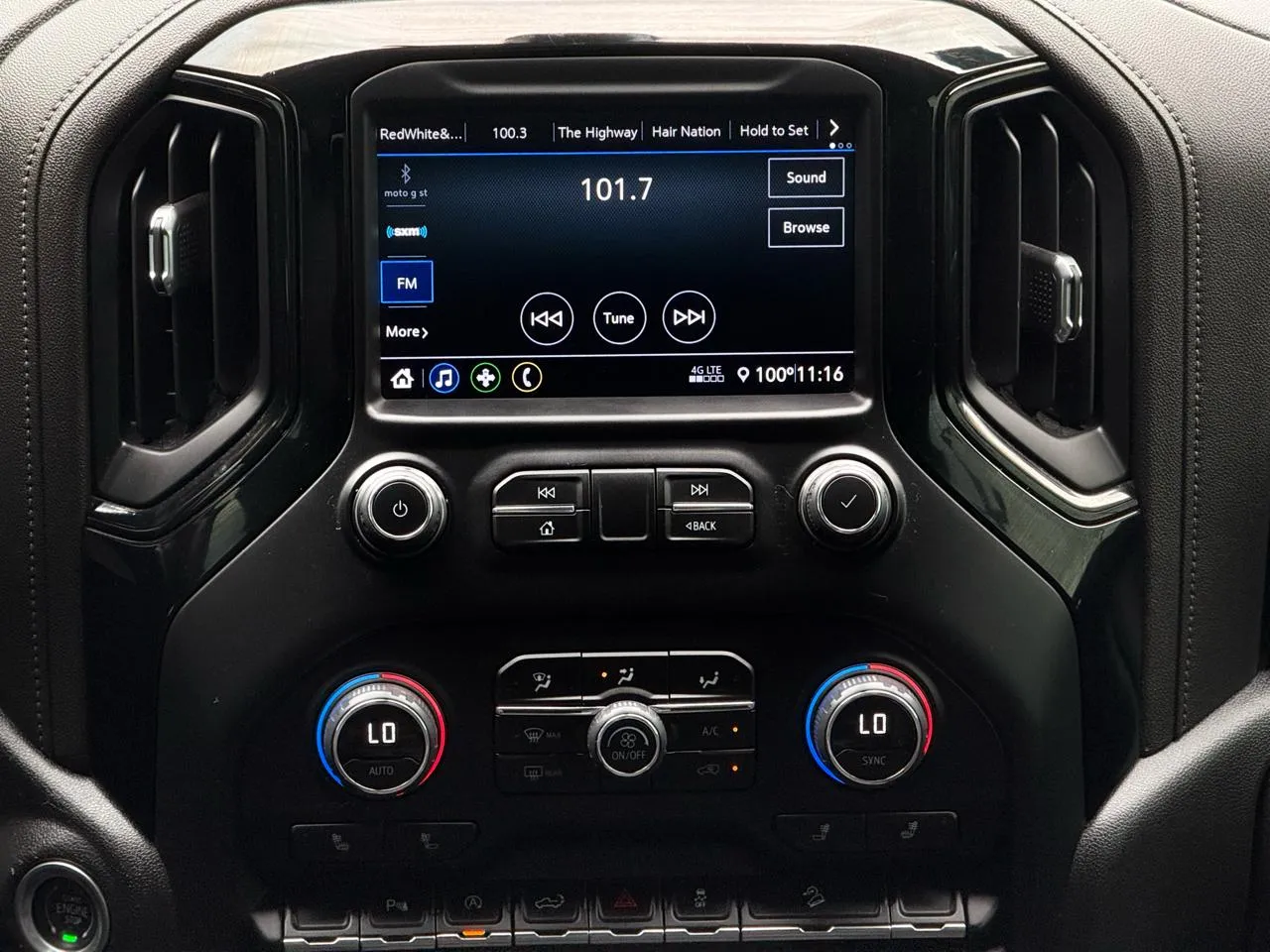 Chevrolet Silverado photo 19
