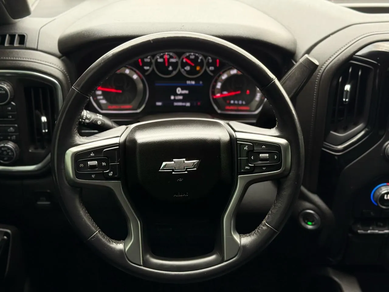 Chevrolet Silverado photo 20