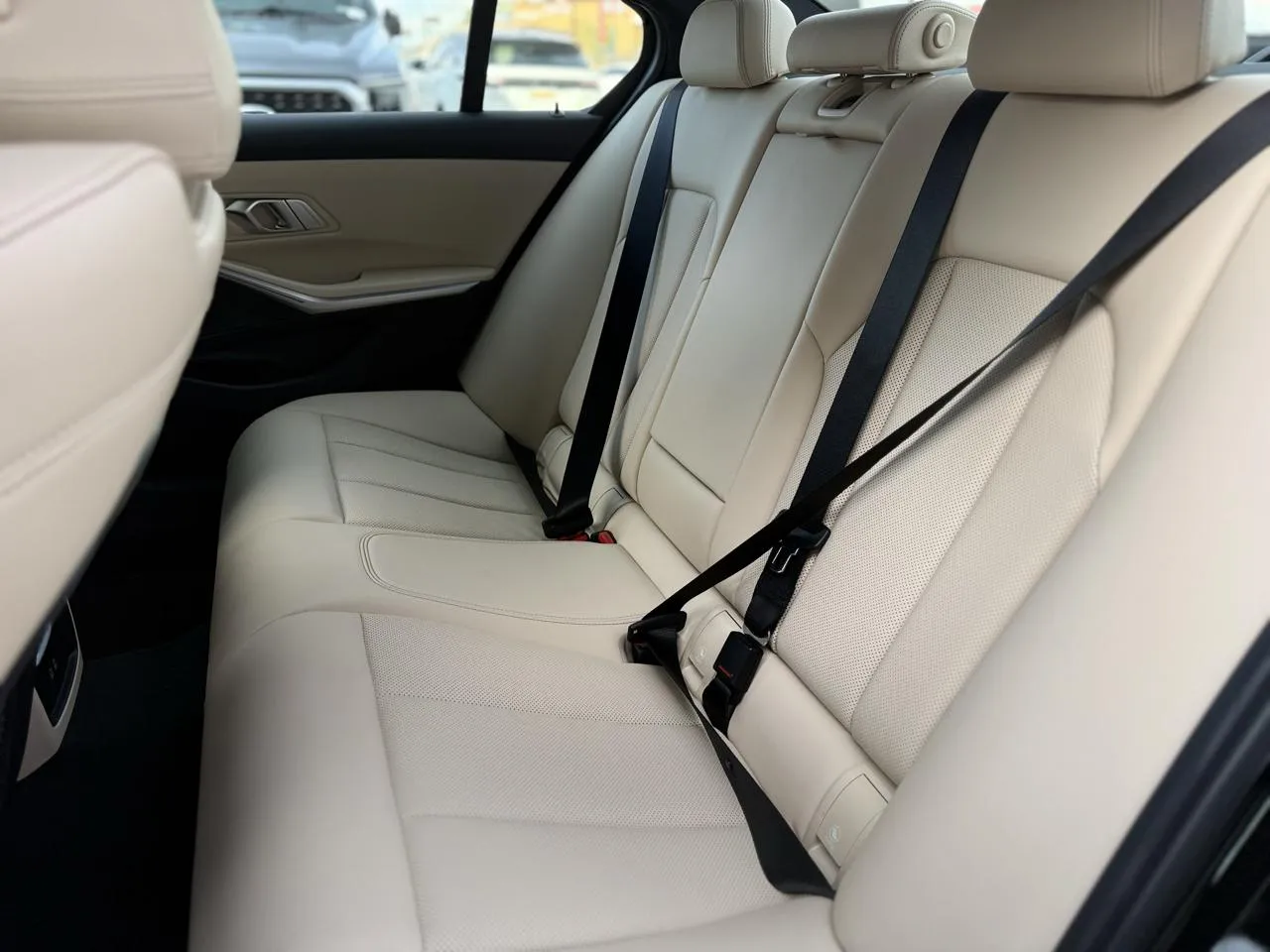 BMW 3 Series photo 10