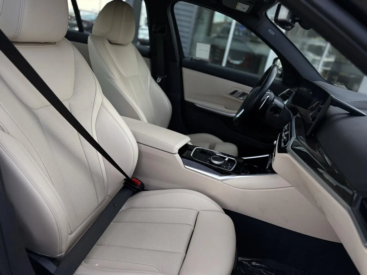 BMW 3 Series photo 12