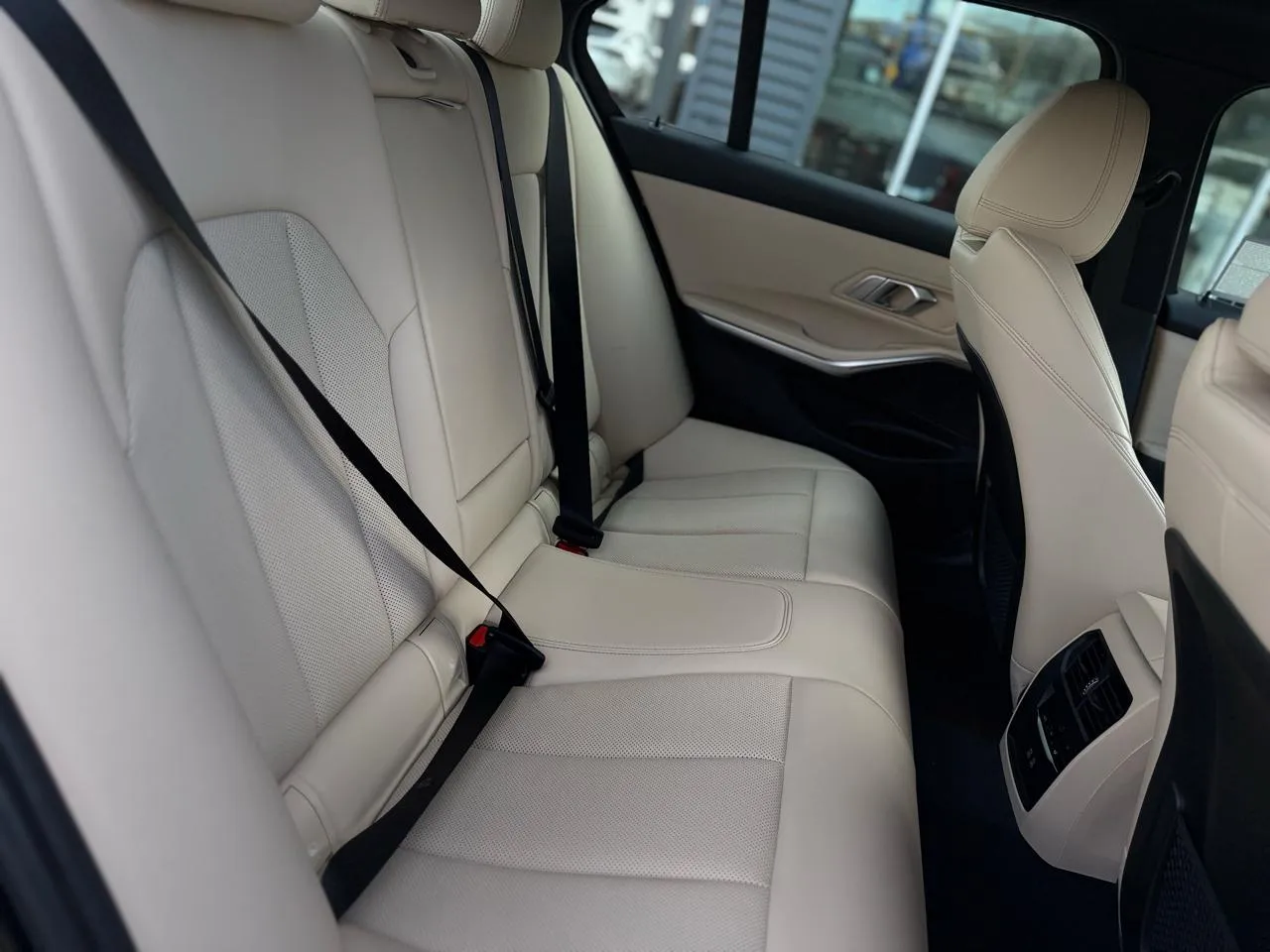 BMW 3 Series photo 13