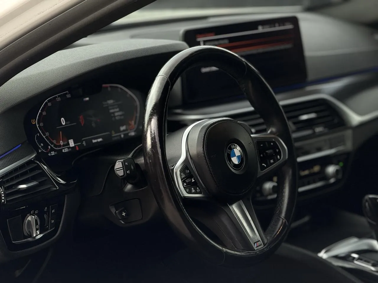 BMW 5 Series photo 8