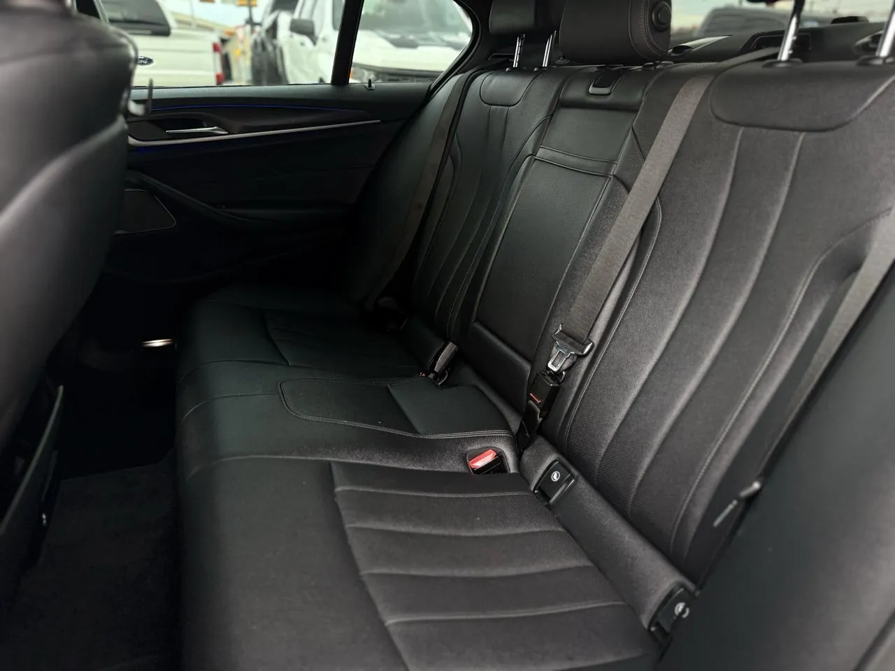 BMW 5 Series photo 10