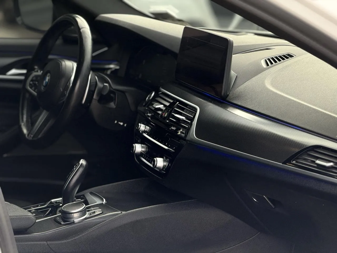 BMW 5 Series photo 12