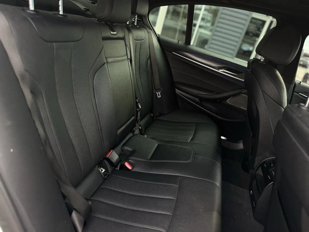 BMW 5 Series photo 14