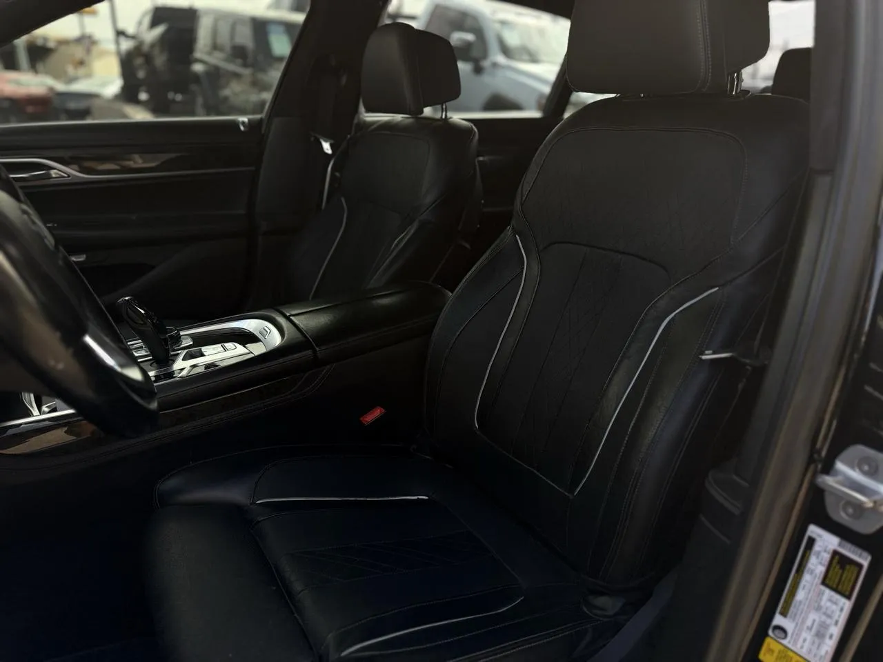 BMW 7 Series photo 8