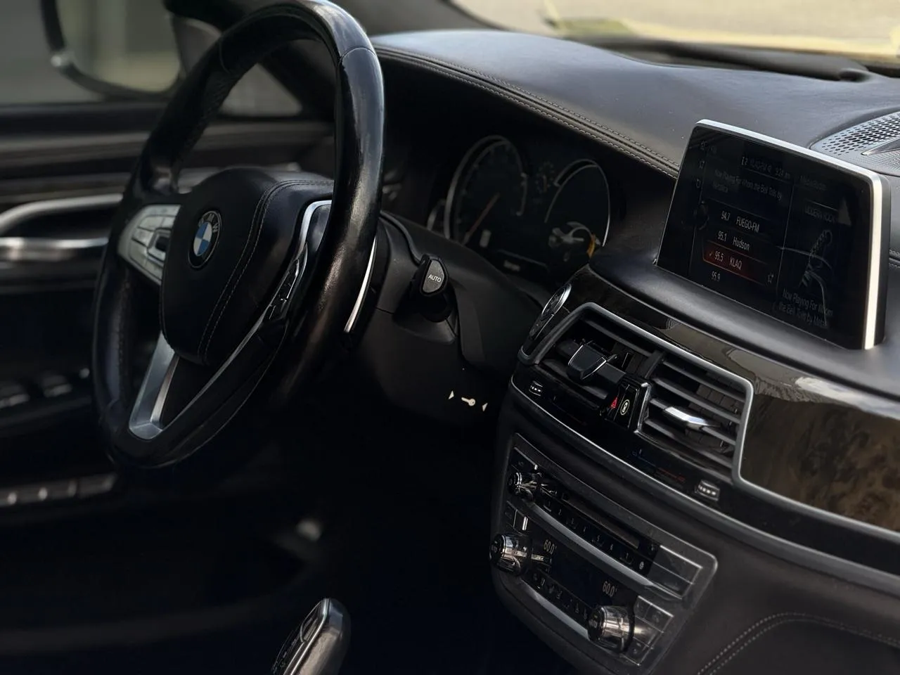 BMW 7 Series photo 10