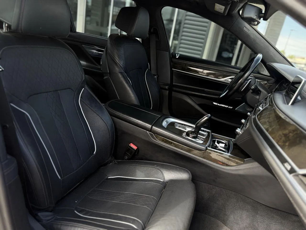 BMW 7 Series photo 12