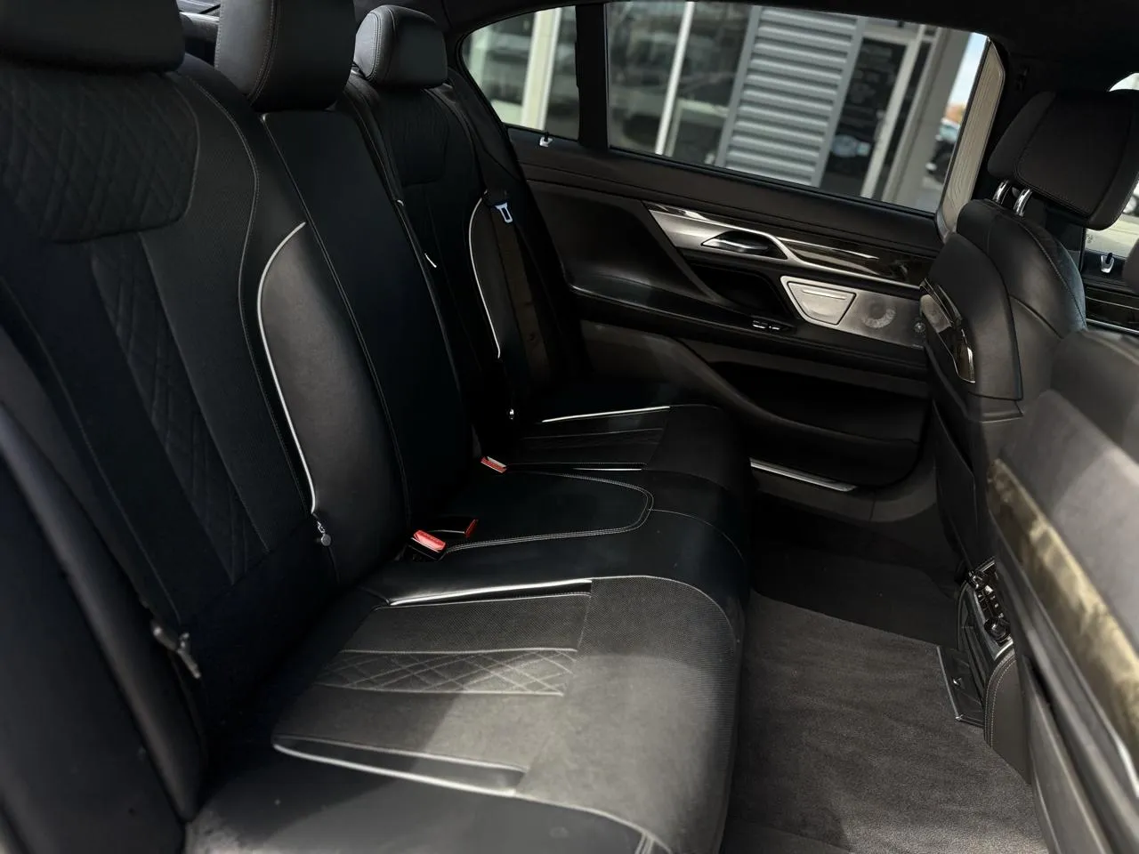 BMW 7 Series photo 13