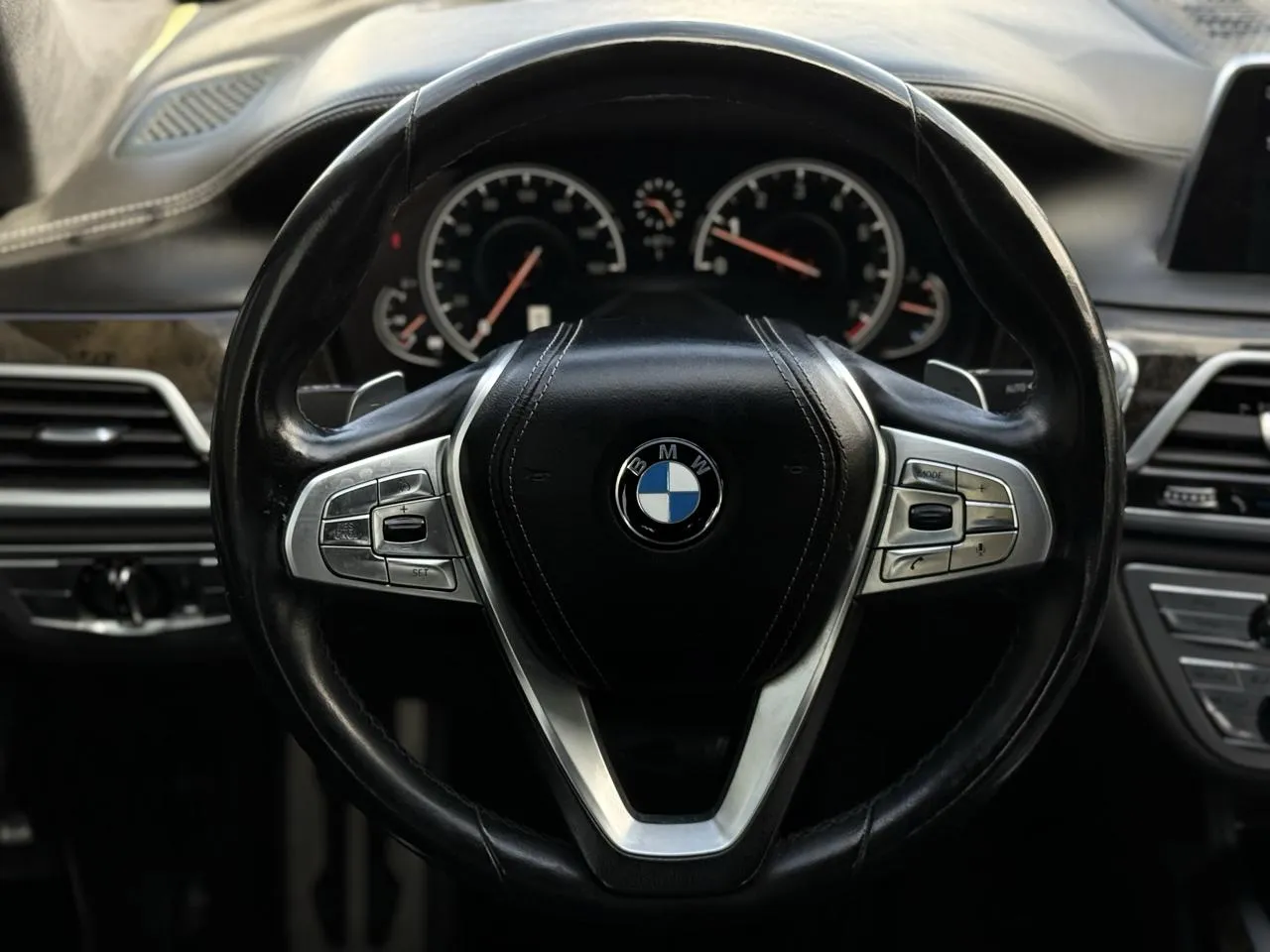BMW 7 Series photo 16