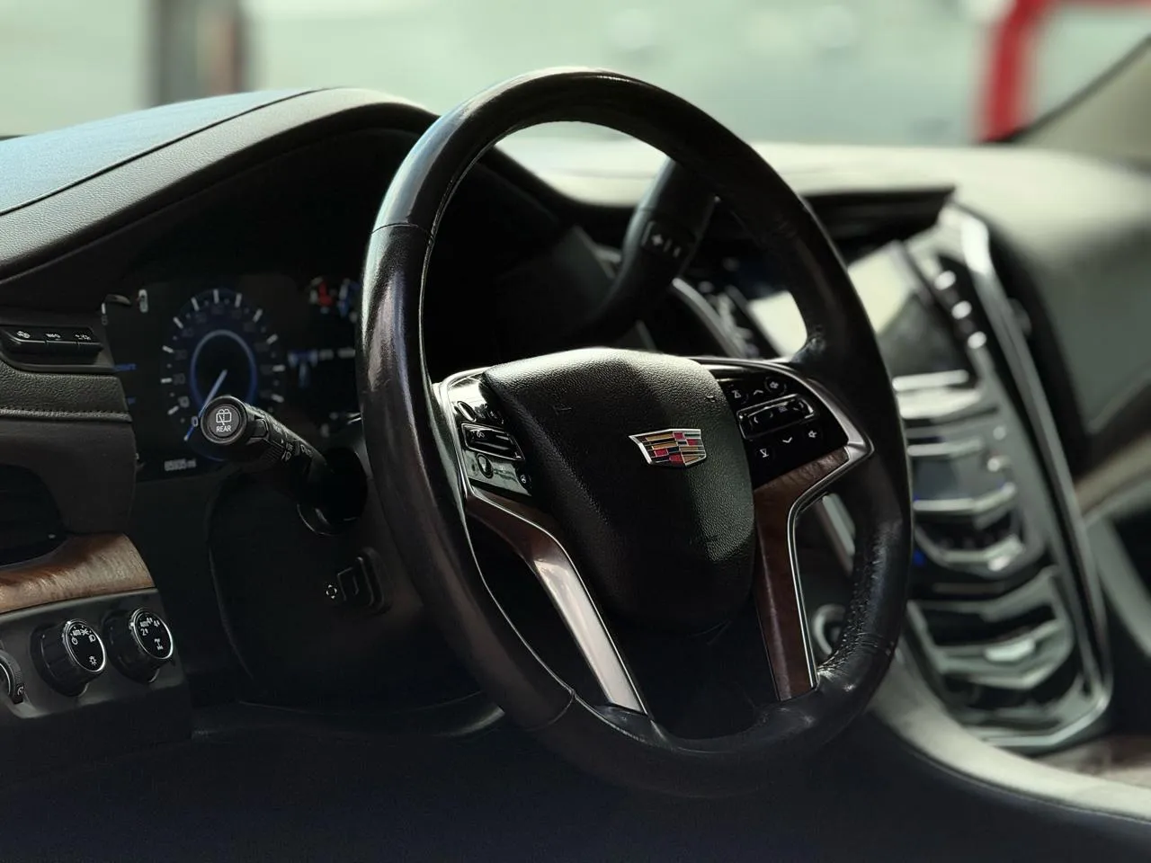 Cadillac Escalade photo 9