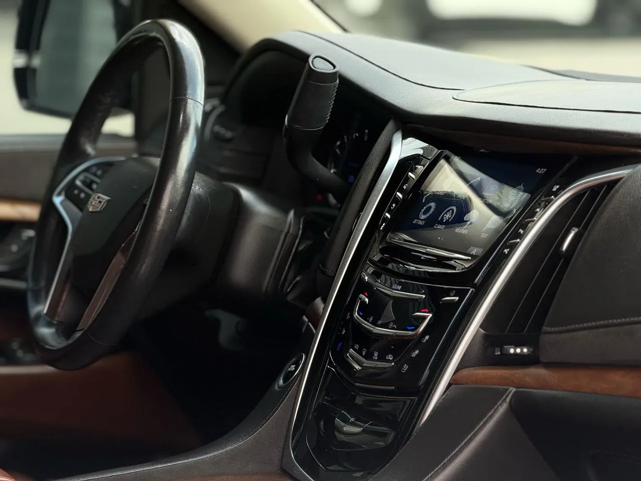 Cadillac Escalade photo 13