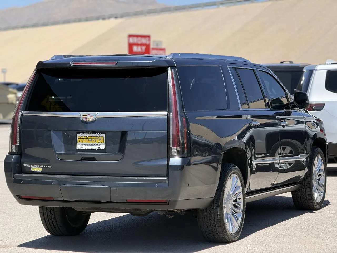 Cadillac Escalade ESV photo 7