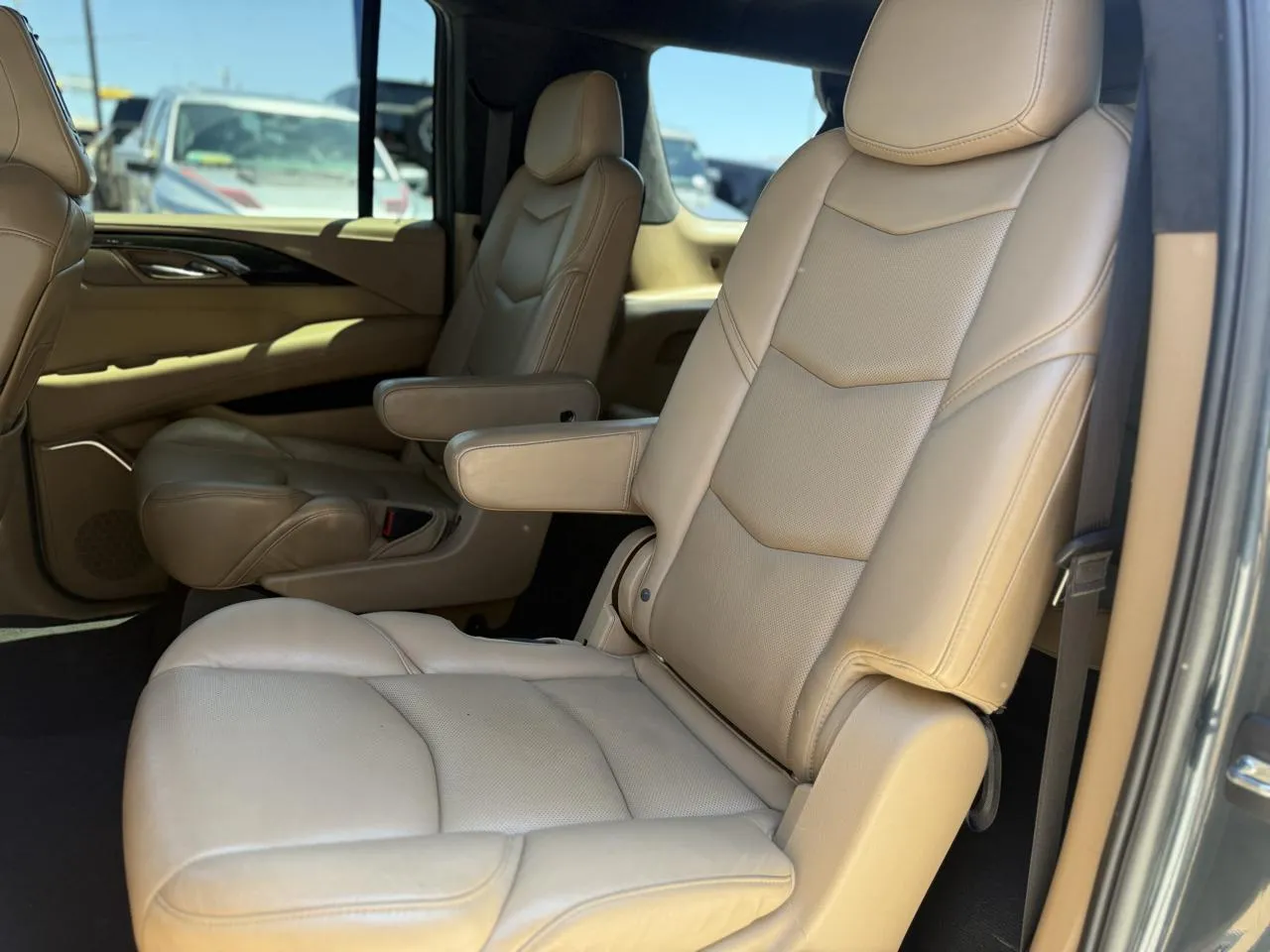 Cadillac Escalade ESV photo 9