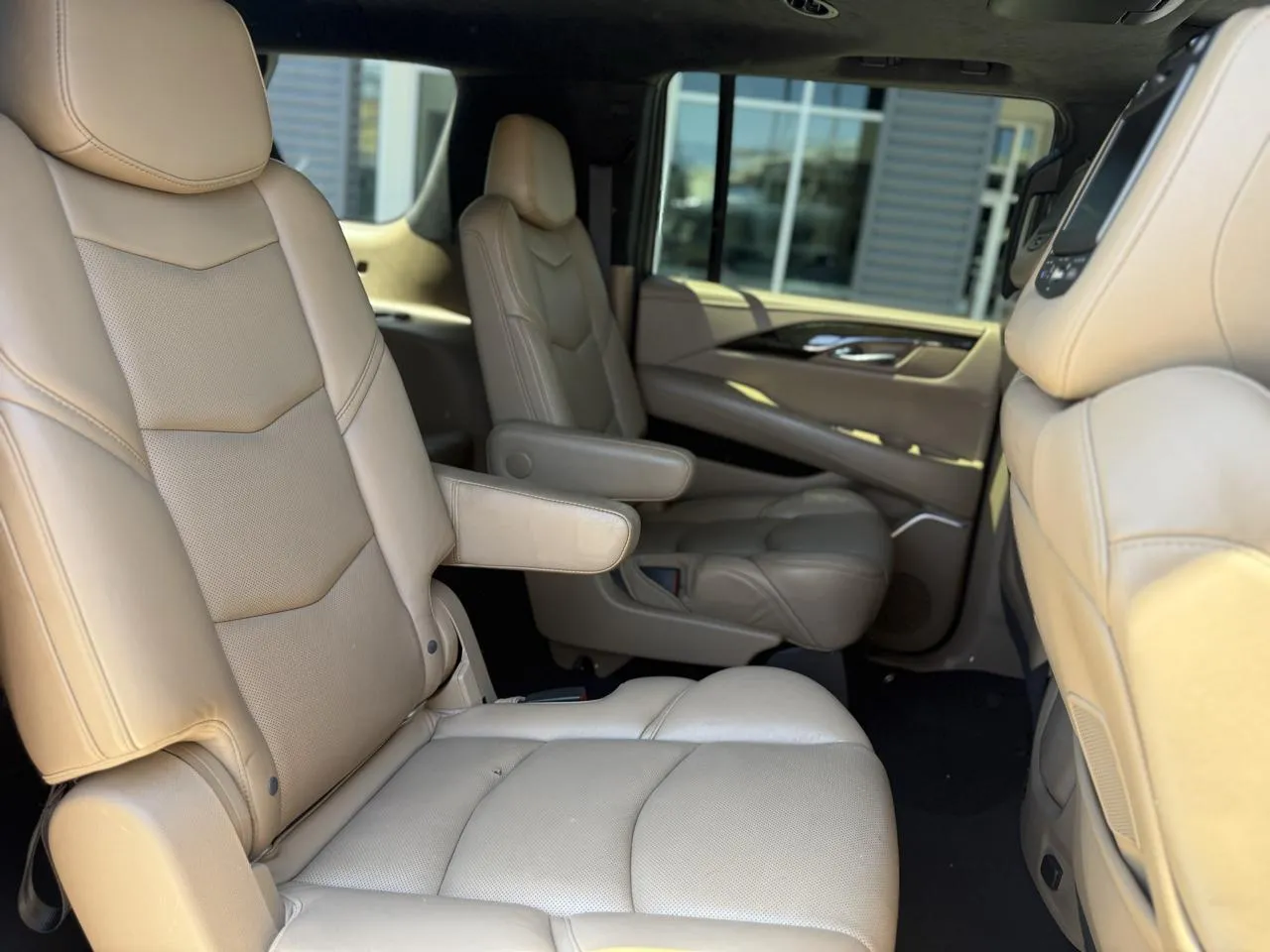 Cadillac Escalade ESV photo 14