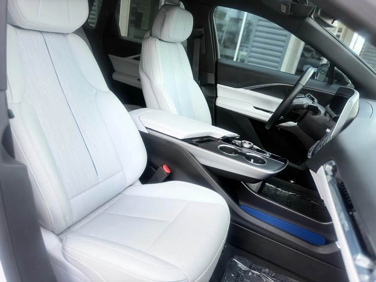 Cadillac Lyriq photo 14