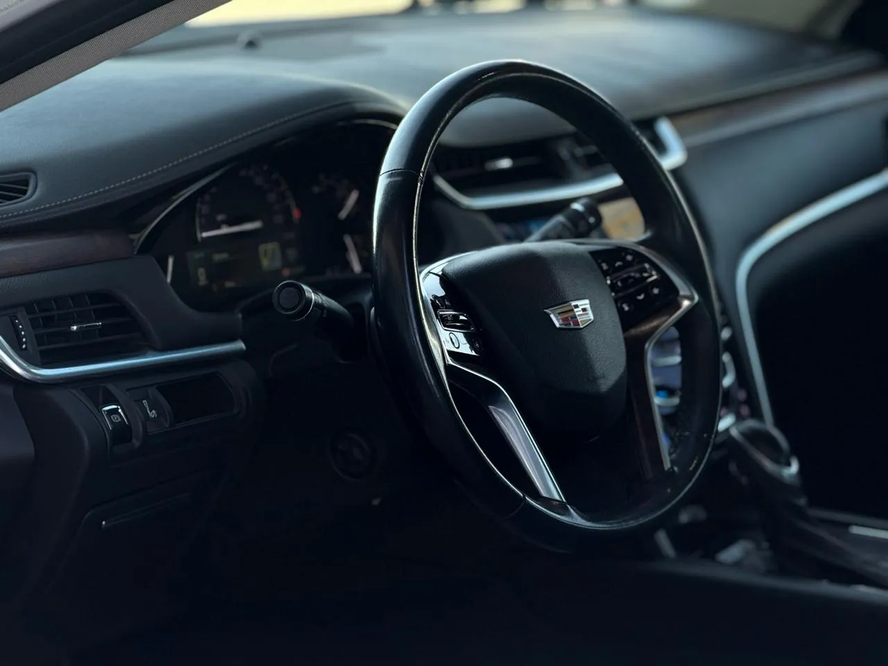 Cadillac XTS photo 8