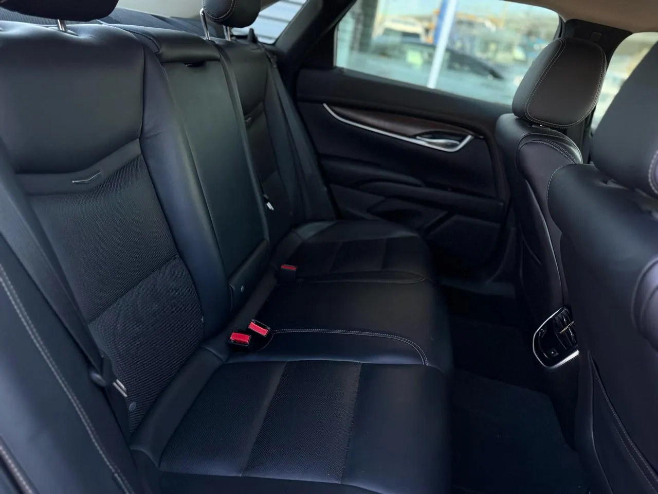 Cadillac XTS photo 14