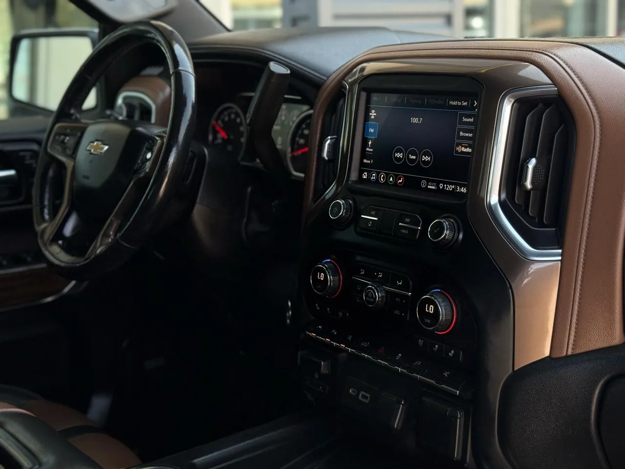 Chevrolet Silverado photo 11