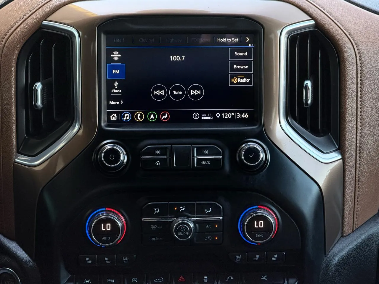 Chevrolet Silverado photo 16