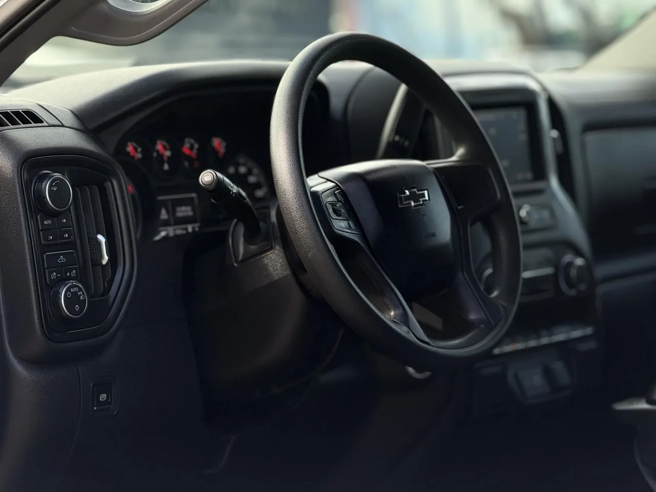 Chevrolet Silverado photo 8