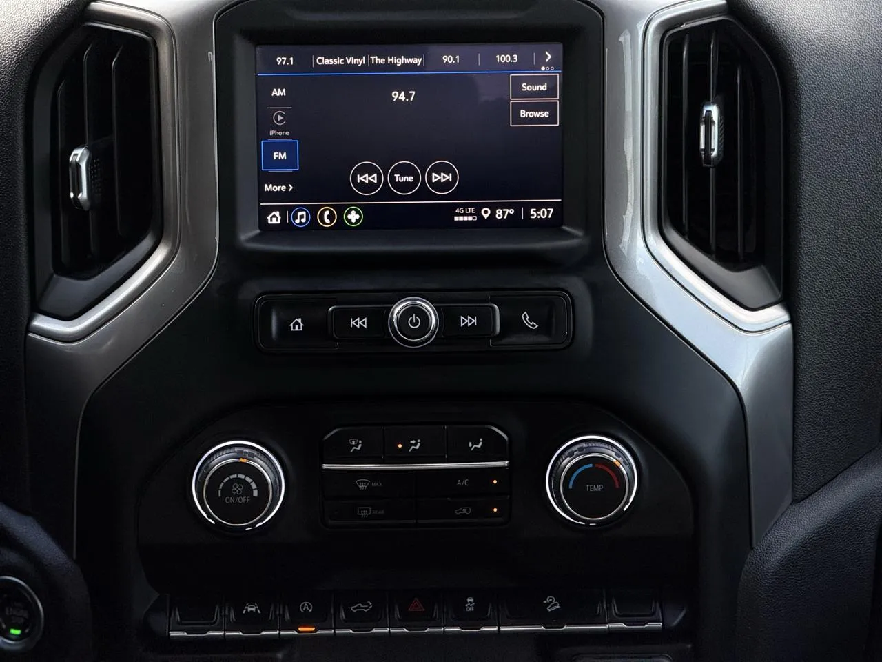Chevrolet Silverado photo 17