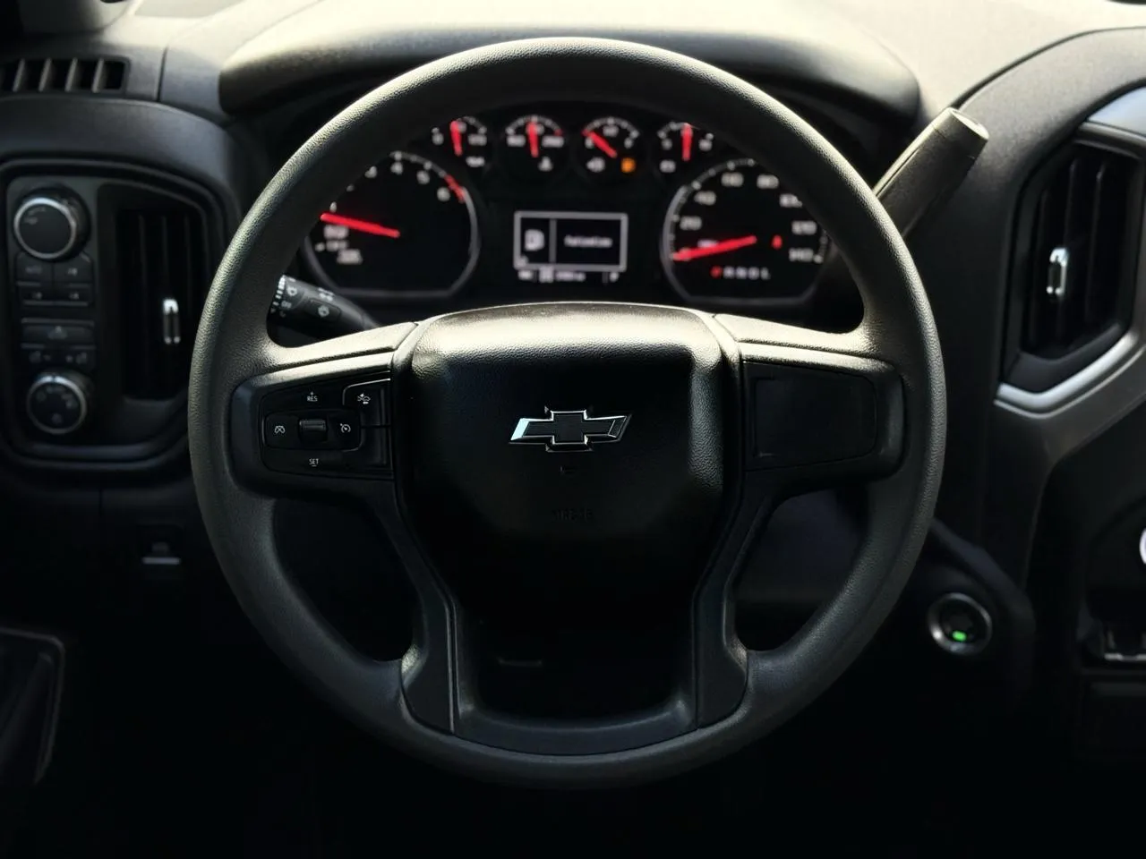 Chevrolet Silverado photo 18