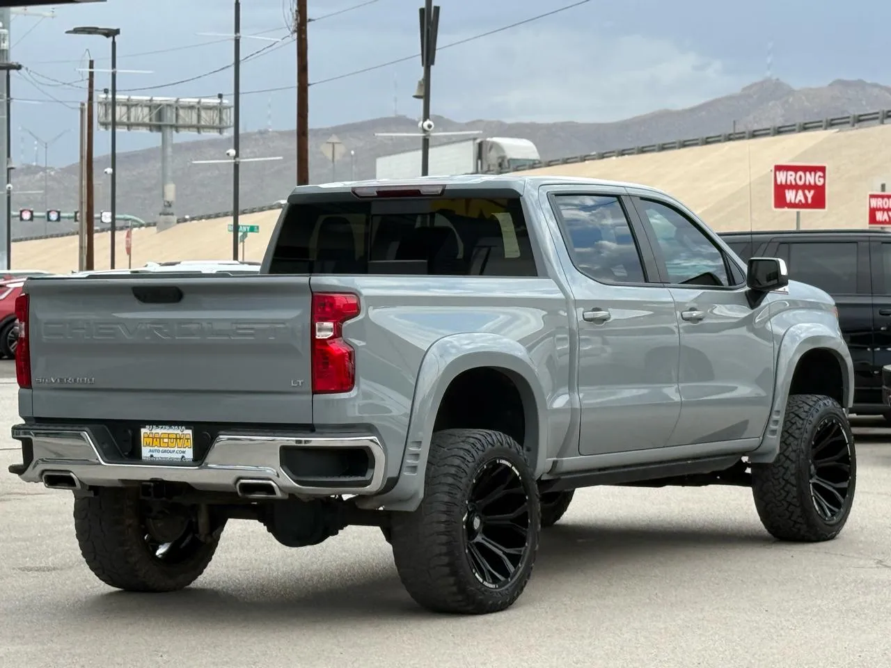 Chevrolet Silverado photo 8