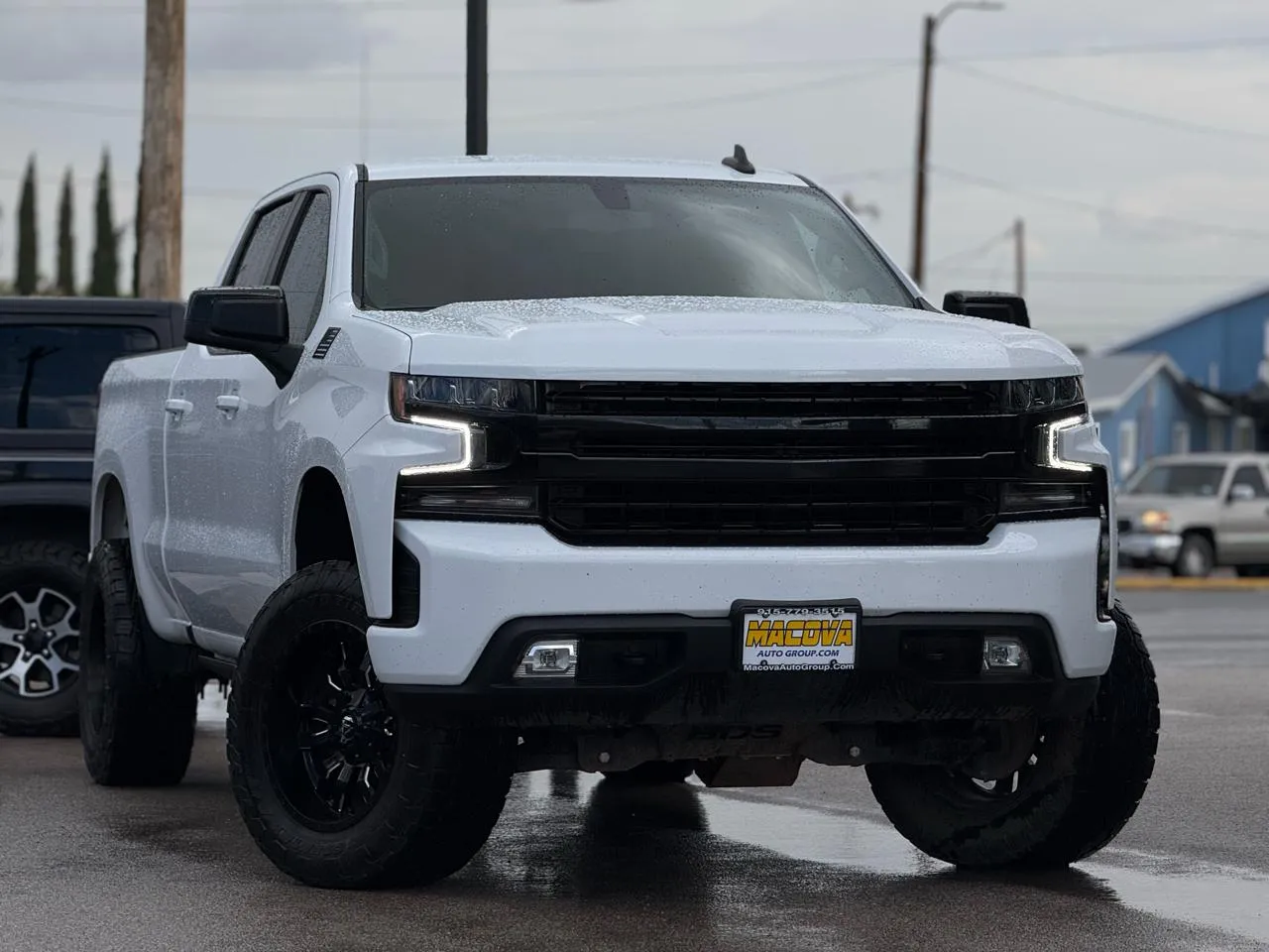 Chevrolet Silverado photo 2