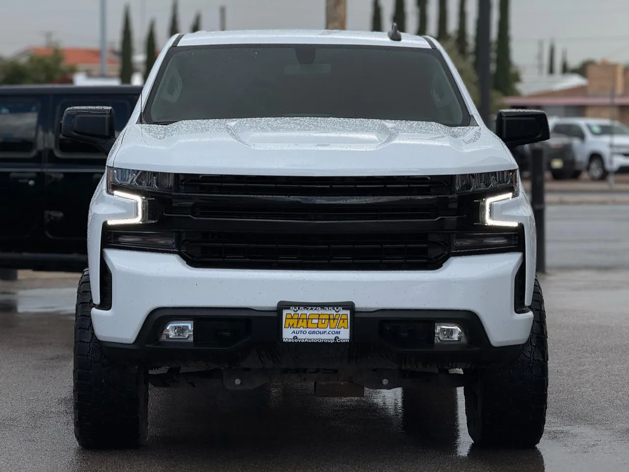 Chevrolet Silverado photo 3
