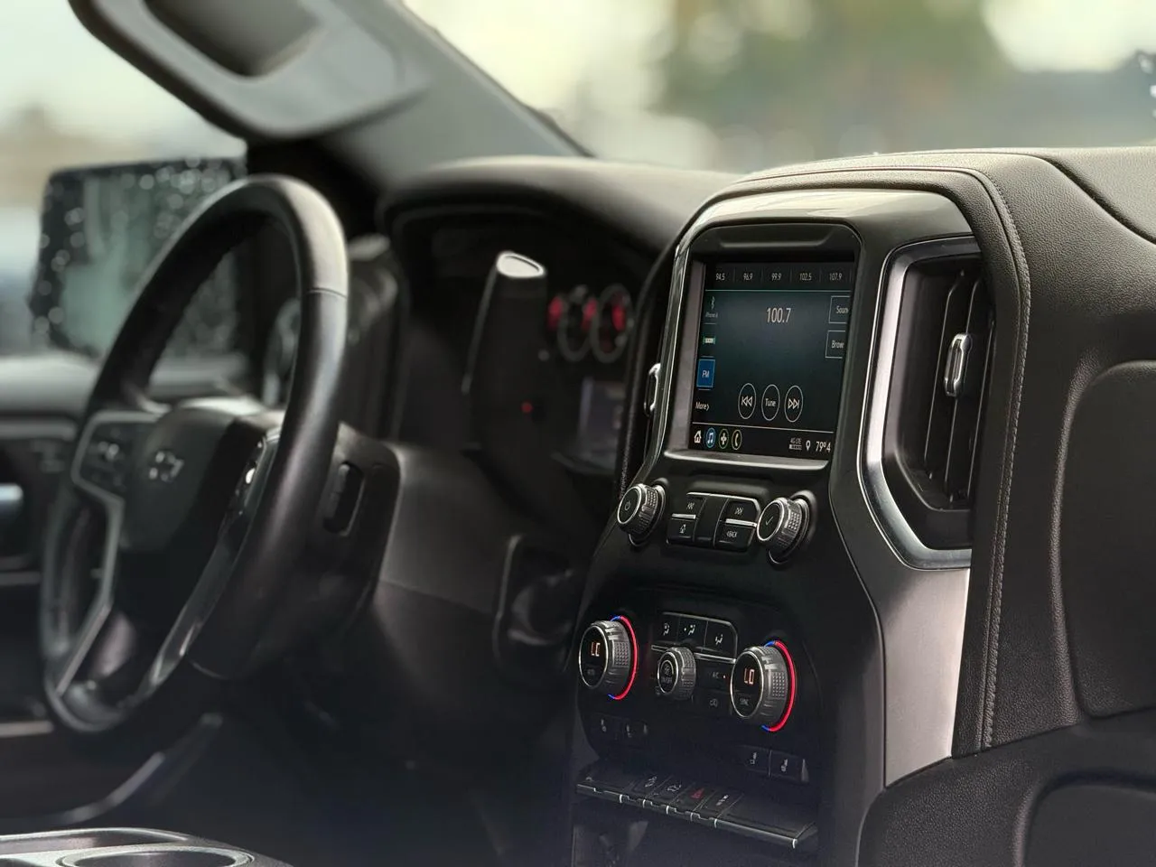 Chevrolet Silverado photo 13