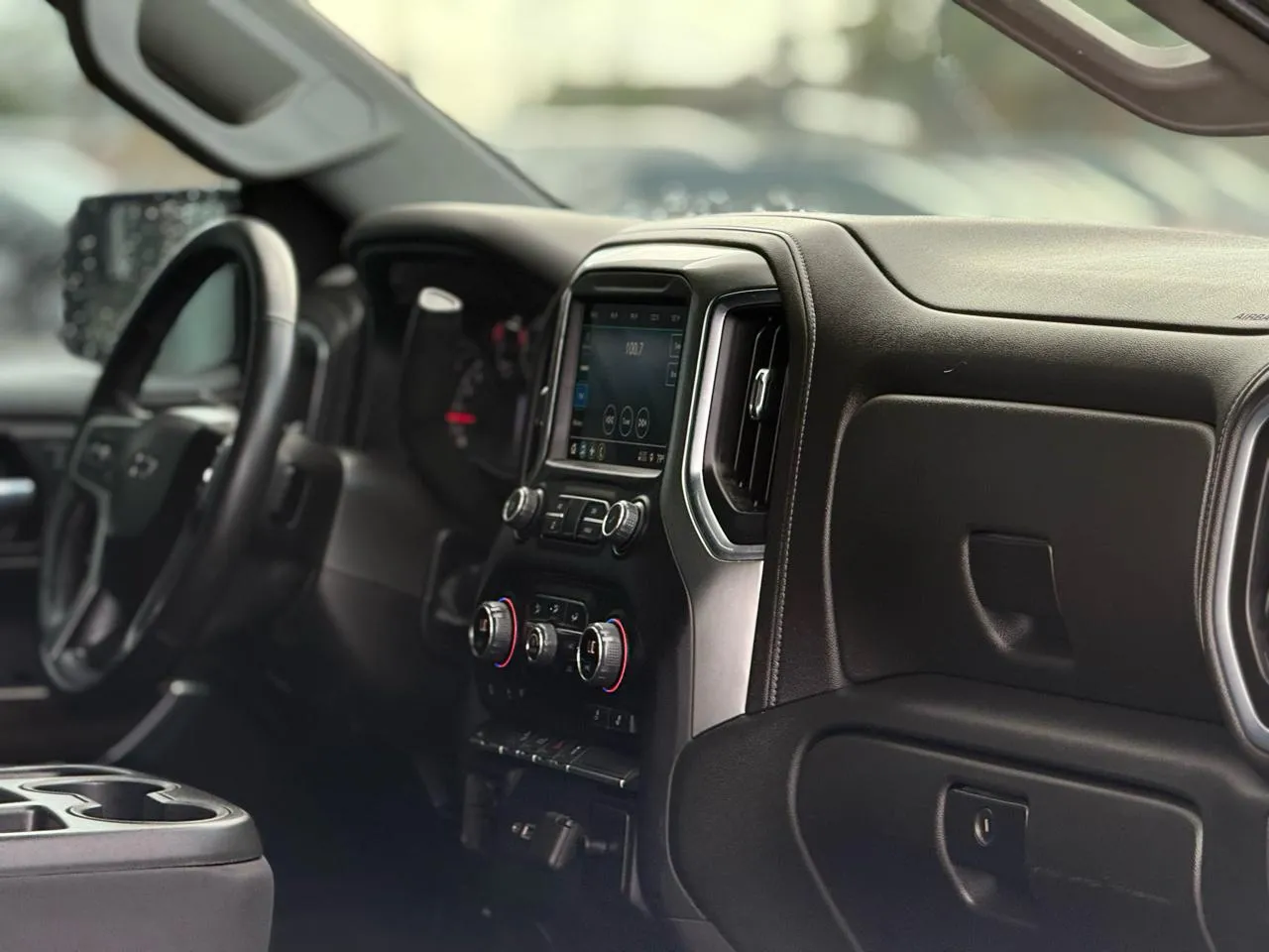 Chevrolet Silverado photo 14