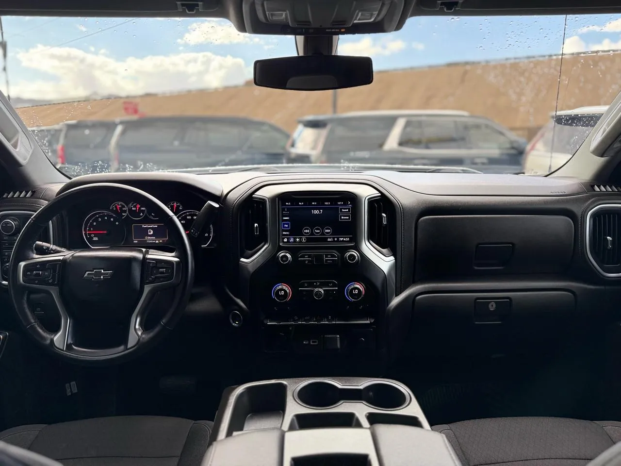 Chevrolet Silverado photo 17