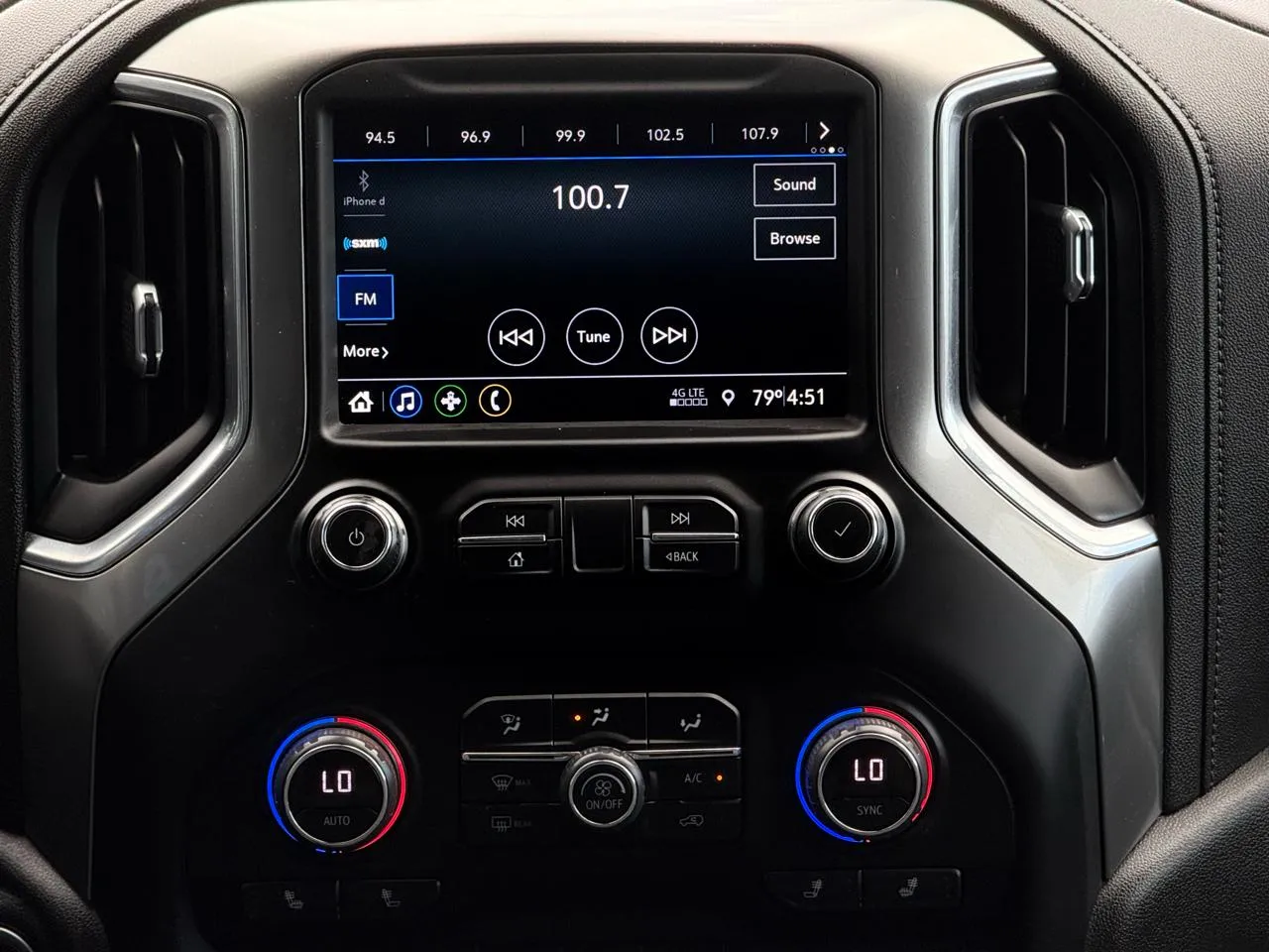 Chevrolet Silverado photo 18