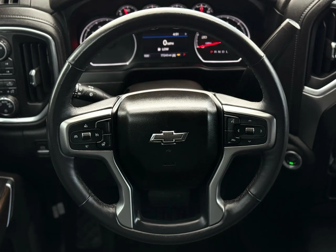 Chevrolet Silverado photo 19